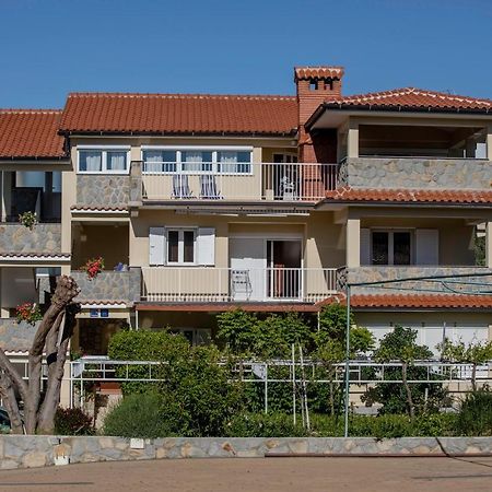 Apartmani Ana & Milo لوبار المظهر الخارجي الصورة